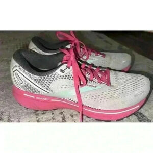 Brooks Ghost 14 Sneakers. Women’s Size 9